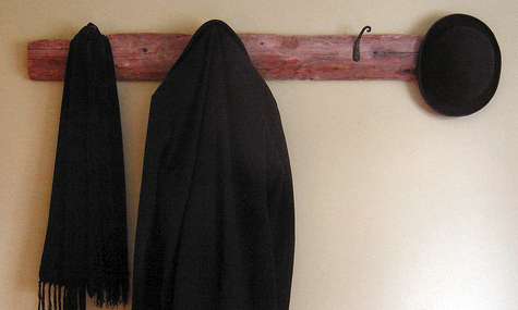 Ropa. Perchero con ropa.