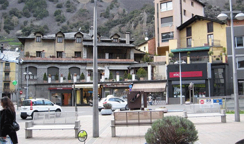 Saludos, conversaciones y presentaciones en Andorra.