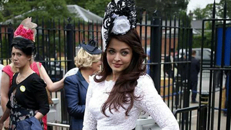 Tocado.. Aishwarya Rai Bachchan con su tocado en las carreras de Ascot. Tocado.