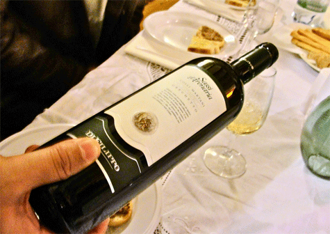 Servir.. Servir el vino de forma correcta. Servir.
