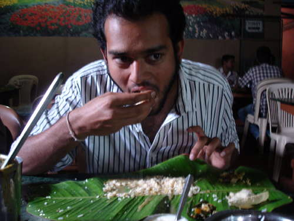 Comer islam.. Comer con la mano. Comer islam.