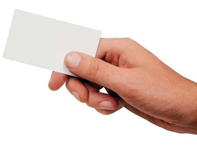 Mano. Tarjeta de visita en una mano. Mano