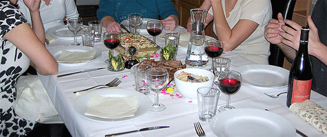 Comportamiento en la mesa durante una comida.