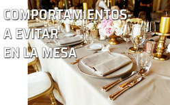 Una elegante mesa preparada para comer