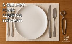 La mejor opción es colocar los cubiertos especiales cuando se vaya a servir el alimento que los necesita