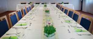 Banquetes y otras celebraciones. Organización. Mesa para un banquete