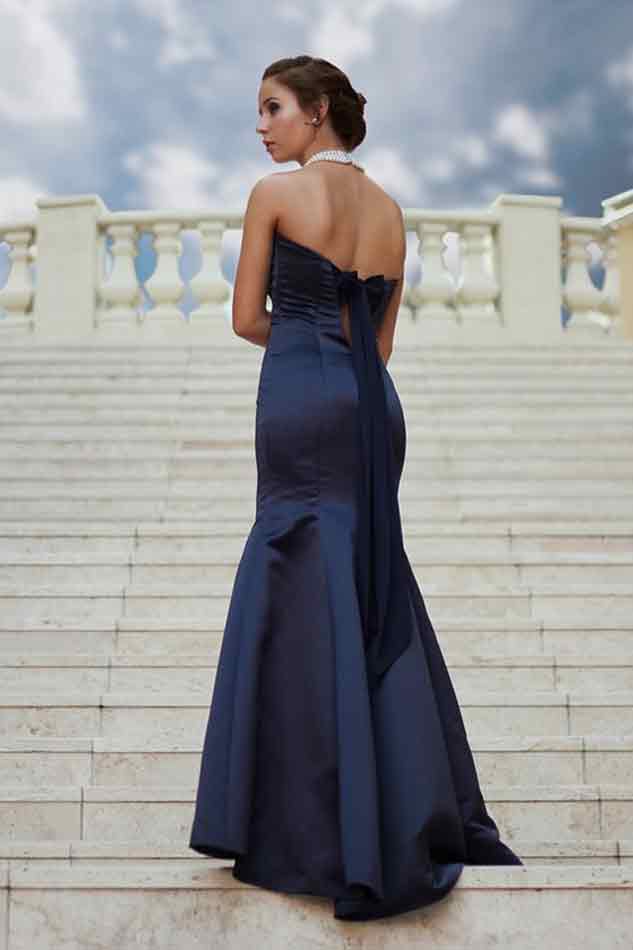 Etiqueta femenina para la noche. Vestido de gala azul