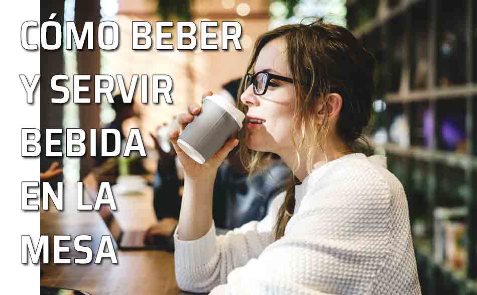 Modo de pedir algo para beber, recibirlo y modo de beber cuando se está en la mesa