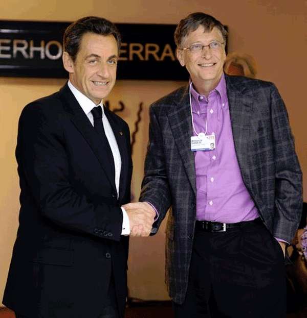 Saludo de Bill Gates al presidentes francés Nicolas Sarkozy