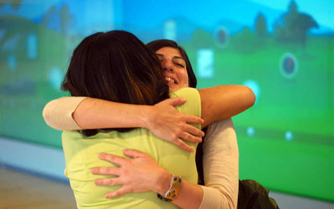 Abrazo de bienvenida