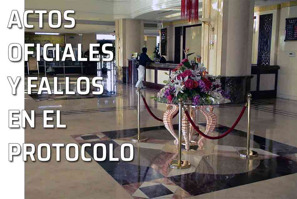 Actos oficiales y fallos. Los fallos de protocolo en los actos oficiales. Hall de un hotel