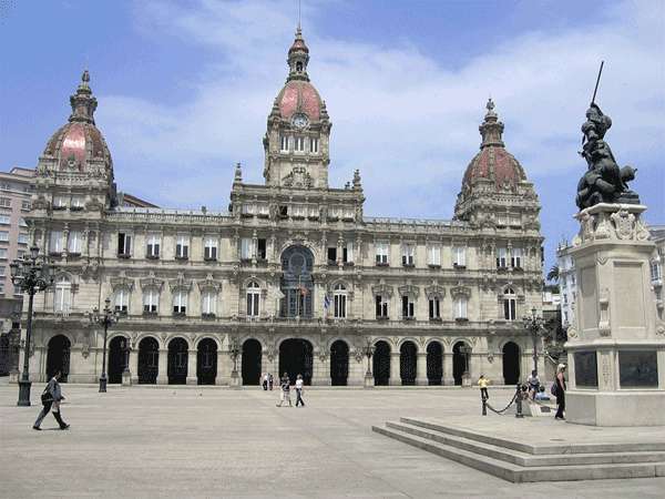 Plaza de Maria y Ayuntamiento de la Coruña.