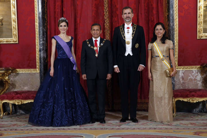 Sus Majestades los Reyes y Sus Excelencias el Presidente de Perú y su esposa