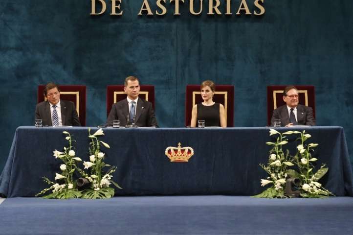 Mesa presidencial entrega premios Princesa de Asturias