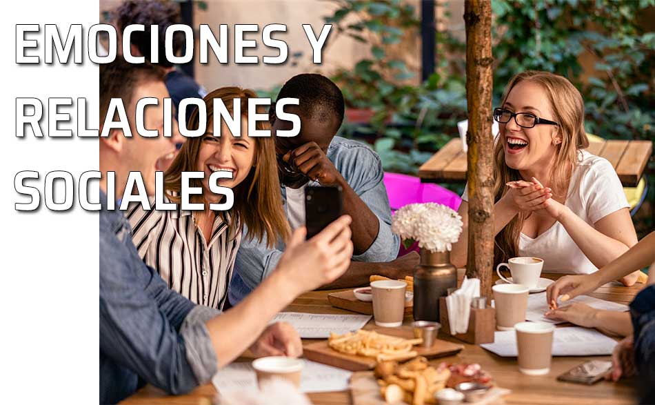 Emociones y relaciones sociales Grupo de amigos charlan y se divierten