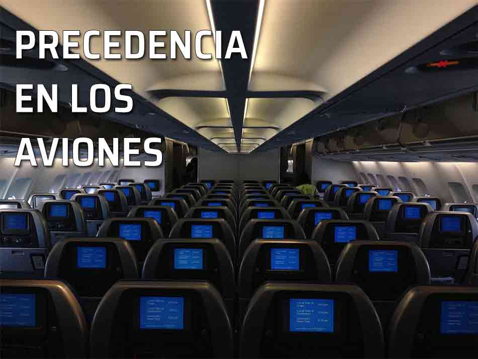 Los asientos y el orden de precedencia de los pasajeros. Interior de una avión