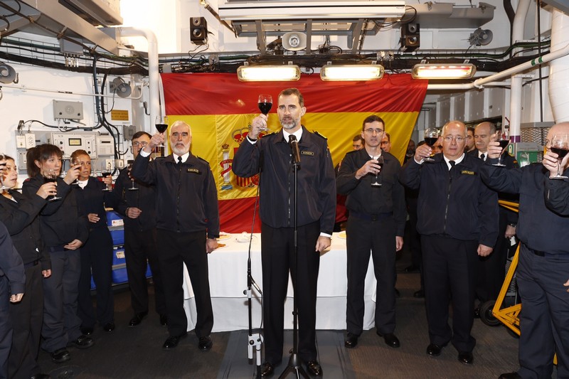 Don Felipe realiza un brindis con el personal de la Fragata. Rota, Cádiz