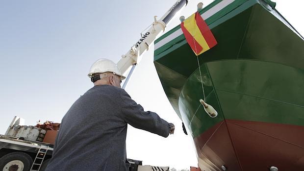 Ceremonia botadura de un barco - Estrellar botella de champán