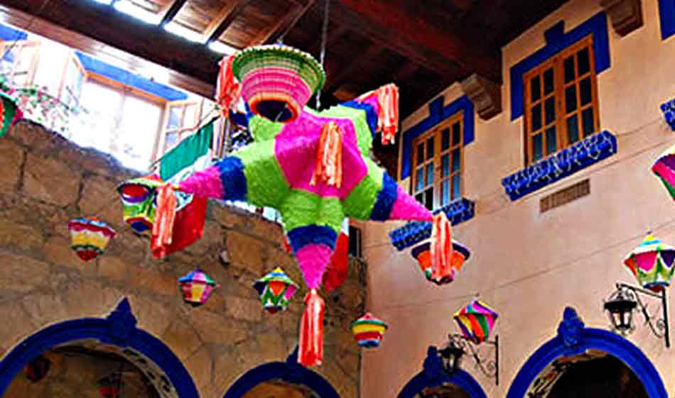 Tradiciones navideñas mexicanas. Piñata mexicana típica de Navidad.
