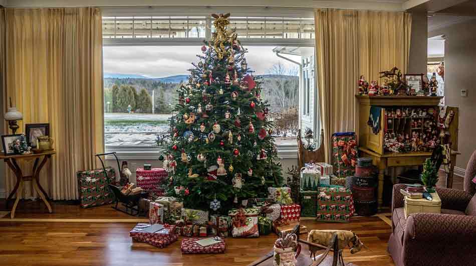 El árbol de Navidad, tradición casi universal. Árbol de Navidad en el salón