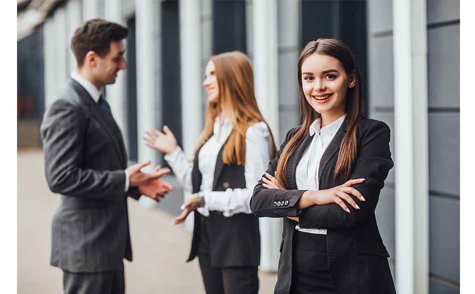 El vestuario adecuado y la imagen personal. Personal de una oficina