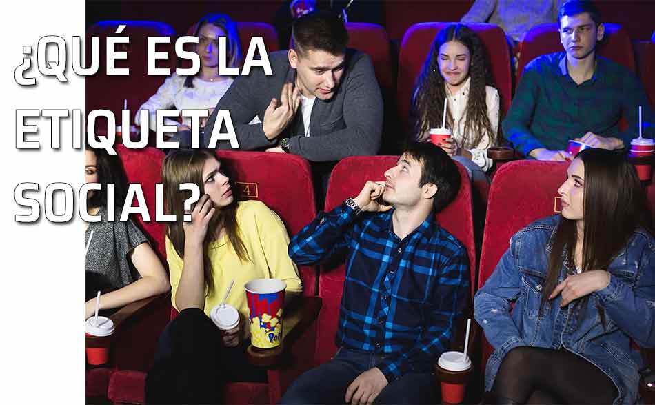 ¿Qué es la etiqueta social? Comportamiento poco adecuado en el cine