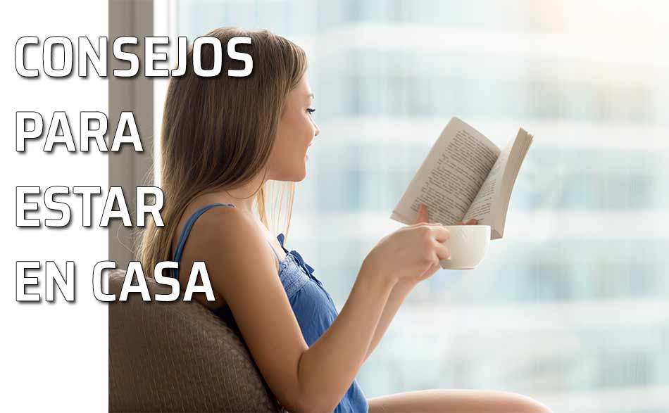 Leer un libro tranquilamente en casa