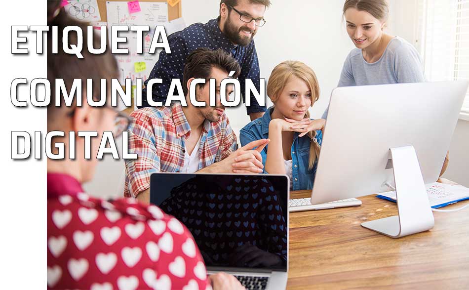 Compañeros de oficina comentan su estrategia de comunicación