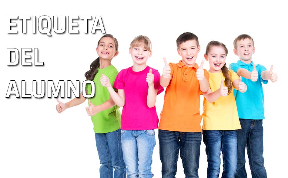 Niños en la escuela haciendo un gesto de like