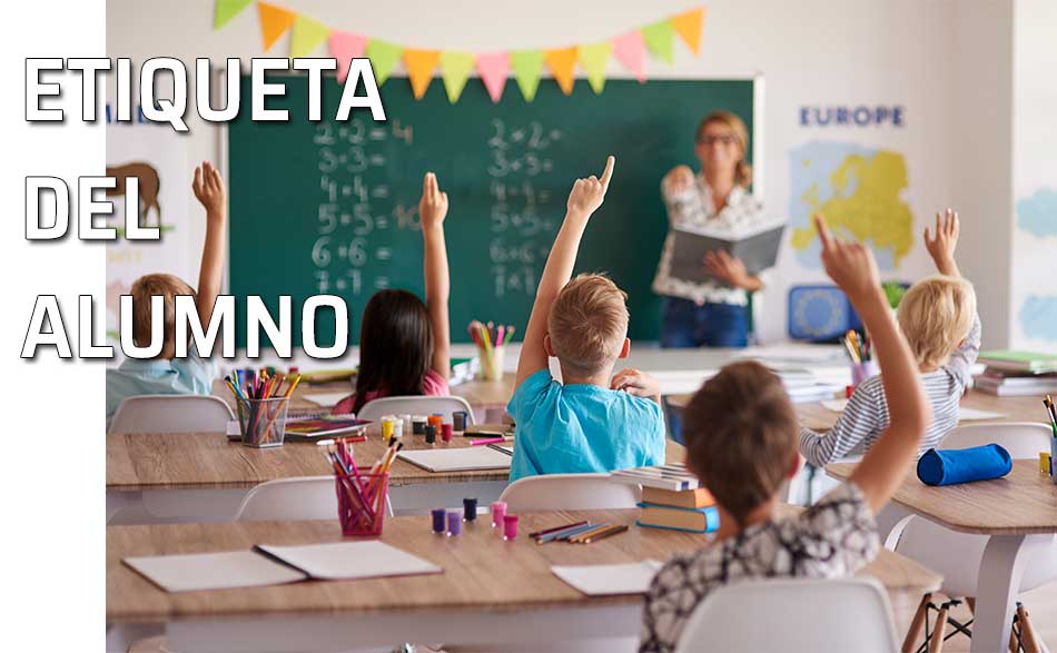 Niños levantan el dedo en clase