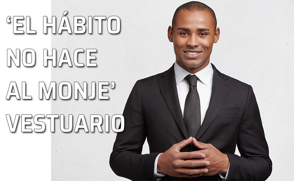 Hombre elegantemente vestido de traje