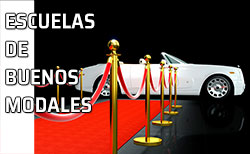 Coche de lujo frente a una alfombra roja