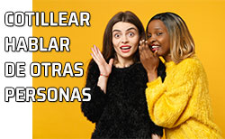 Dos amigas cotillean sobre alguna cosa sorprendente
