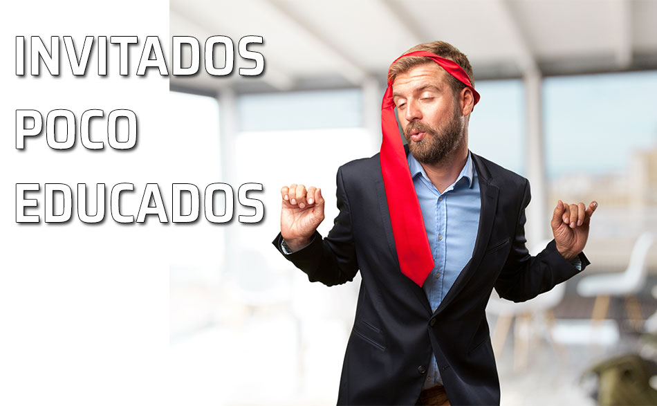 Un hombre se comporta de forma poco correcta en una fiesta
