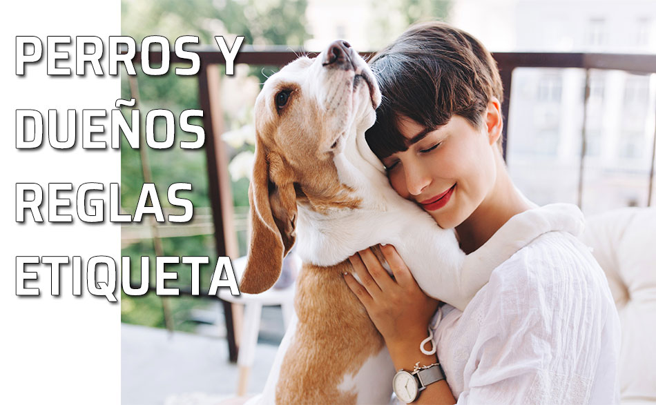 Una mujer abraza cariñosamente a su perro