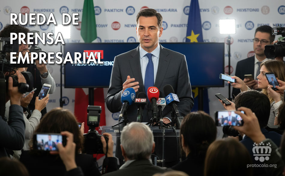 Cómo hacer una buena rueda de prensa empresarial. La rueda de prense es un éxito cuando asisten muchos medios de comunicación