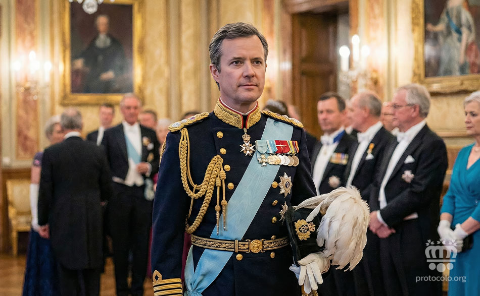 Hay Órdenes que visten la banda de forma distinta a lo habitual