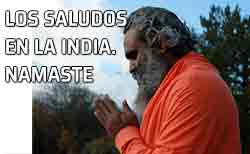 Hombre saludando namaste. Reglas de etiqueta para saludar en la India