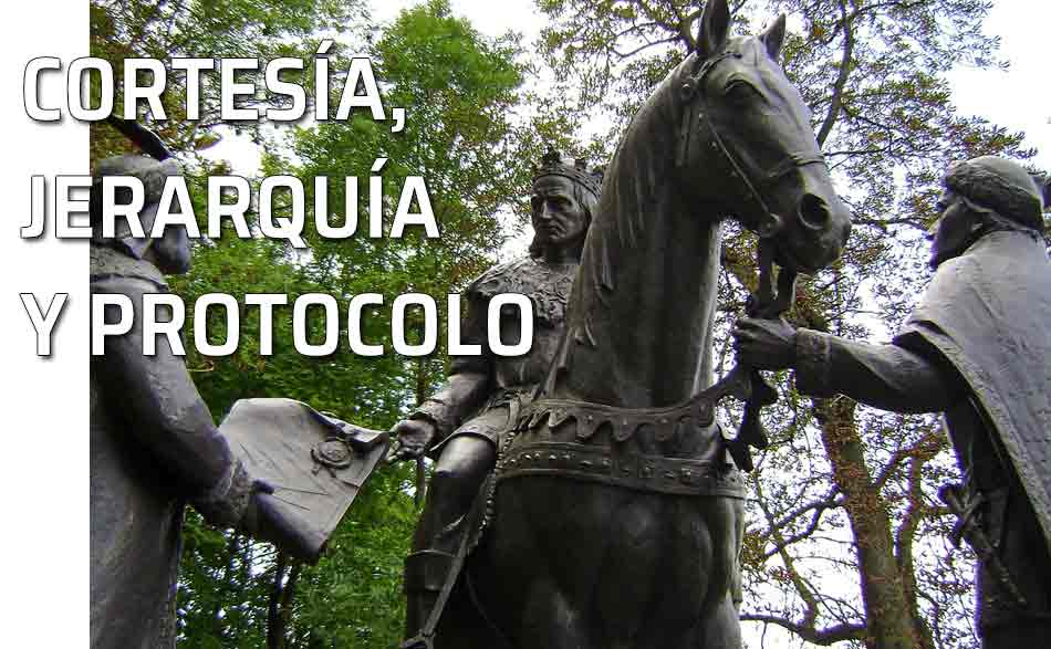 Estatua Rey. Protocolo, poder y jerarquía