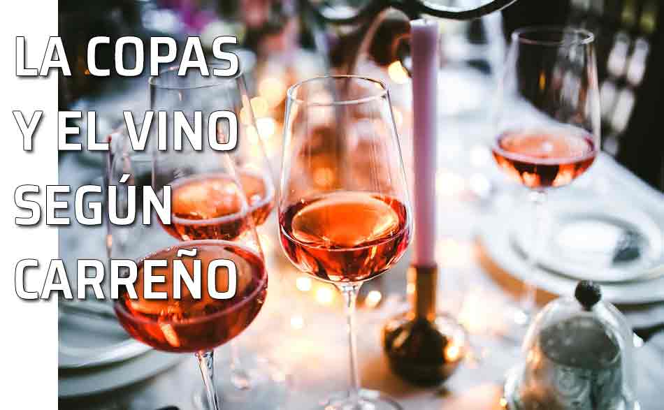 Copas de vino sobre una mesa