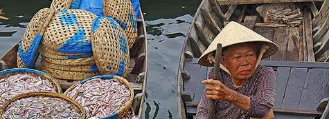 Vietnam. Vietnamita en una barca.