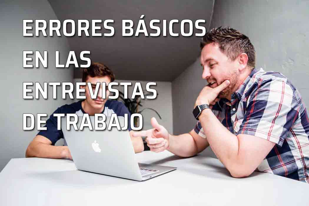 Errores más habituales en las entrevistas de trabajo. Joven en una entrevista de trabajo