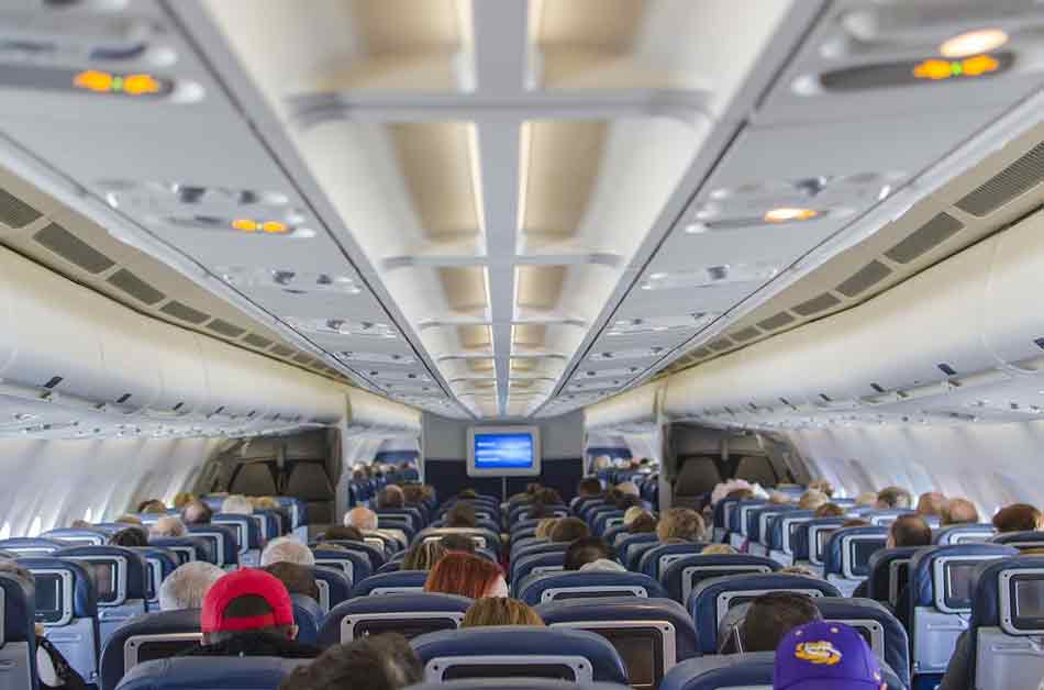 Cómo comportarse en los aviones. Pasajeros de un vuelo intercontinental