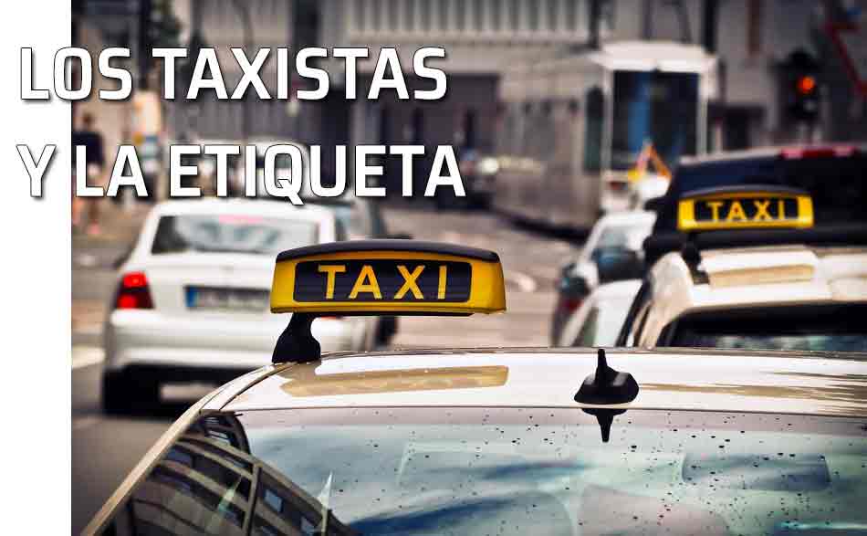 Taxis circulando por una ciudad