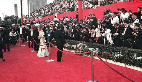 Actores en la alfombra roja de los Oscar.