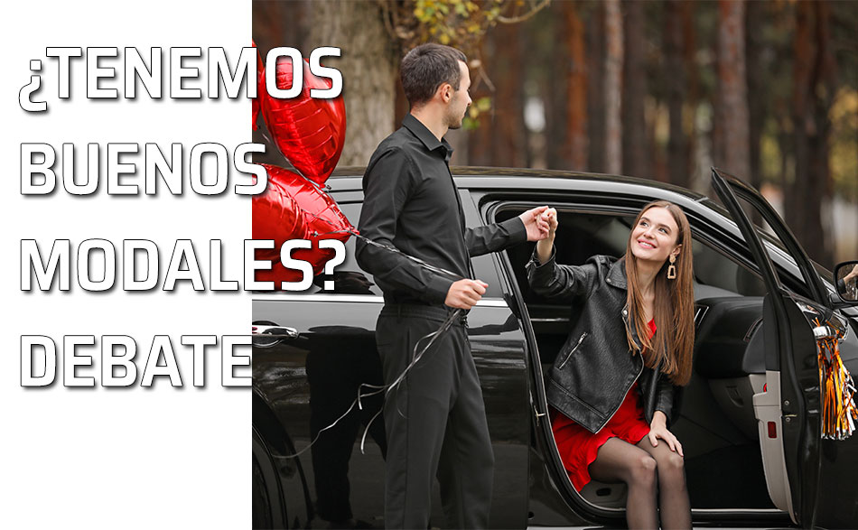 Un hombre ofrece la mano a un mujer para bajar de un automóvil