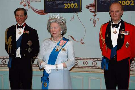Familia Real. Isabel II, el Príncipe Carlos y el Dique de Edimburgo.