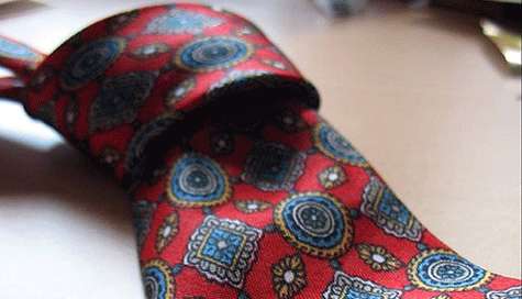 Nuedo de corbata.