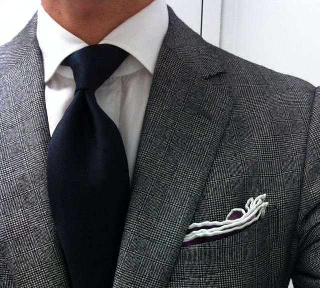 Vestir una corbata  de forma elegante.