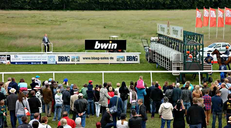 Cómo vestir para asistir al hipódromo. Un día en las carreras de caballos